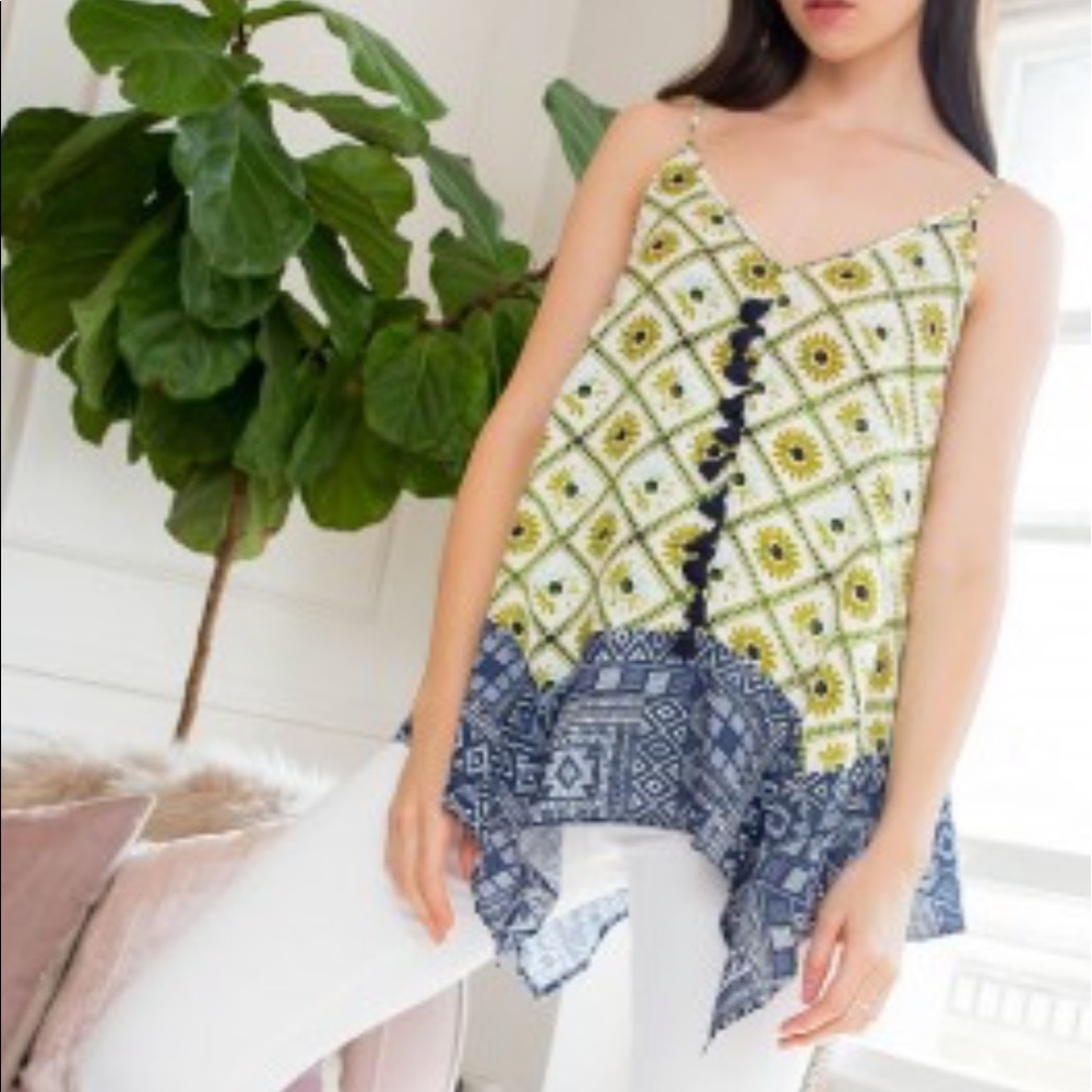 Handkerchief top with various prints by THML